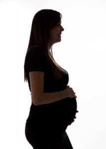 Zwangerschapsfotoshoot silhouet