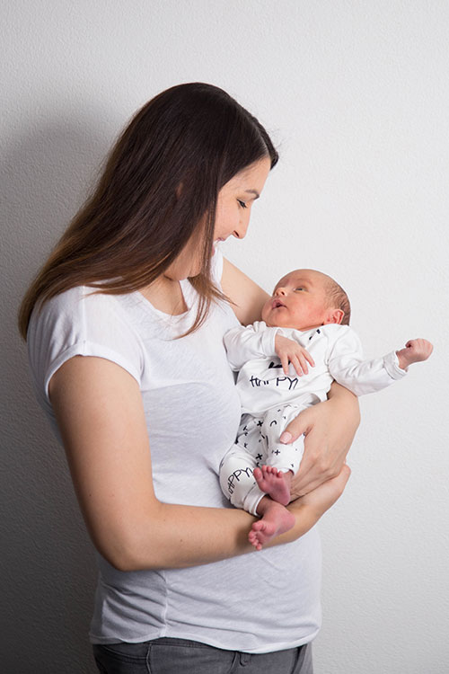 newbornshoot thuis met zwangerschapsshoot