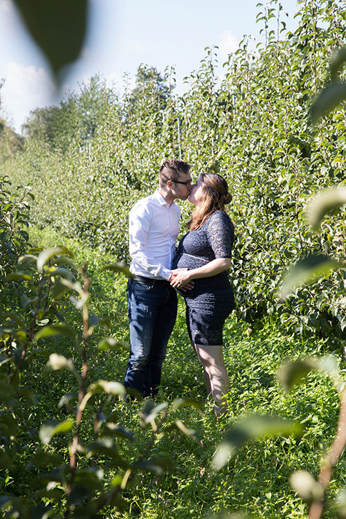 zwangerschapsfotograaf in uden boomgaard