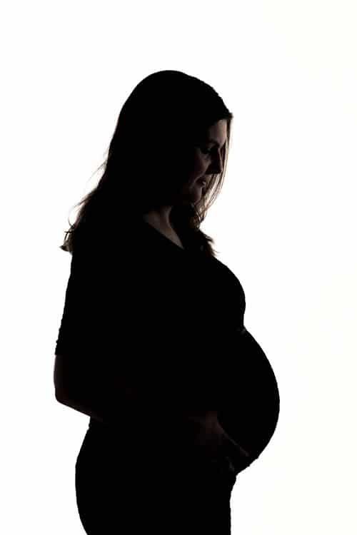 zwangerschapsfotoshoot in de fotostudio-silhouetfoto