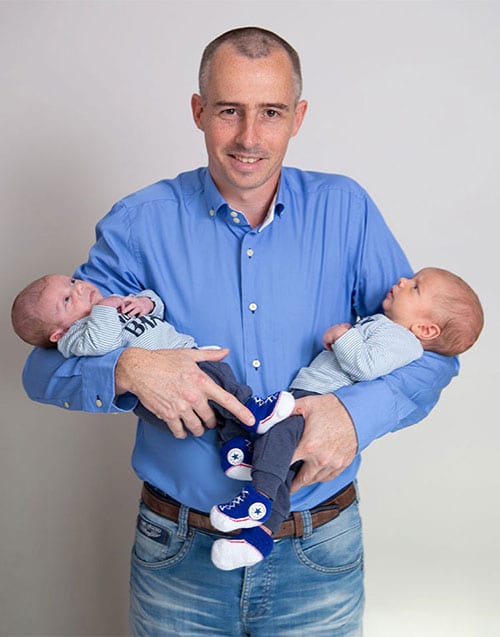 tweeling newbornshoot met vader