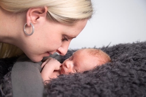 kindje met mama