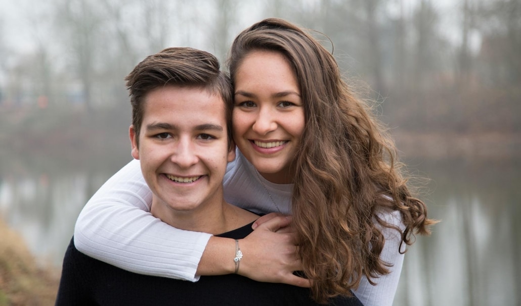 Fotoshoot broer zus buiten - Sharon Willems - Spontane foto's buiten