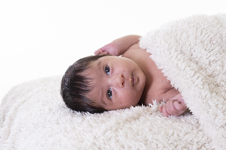 newbornfotoshoot met geboortekaartje