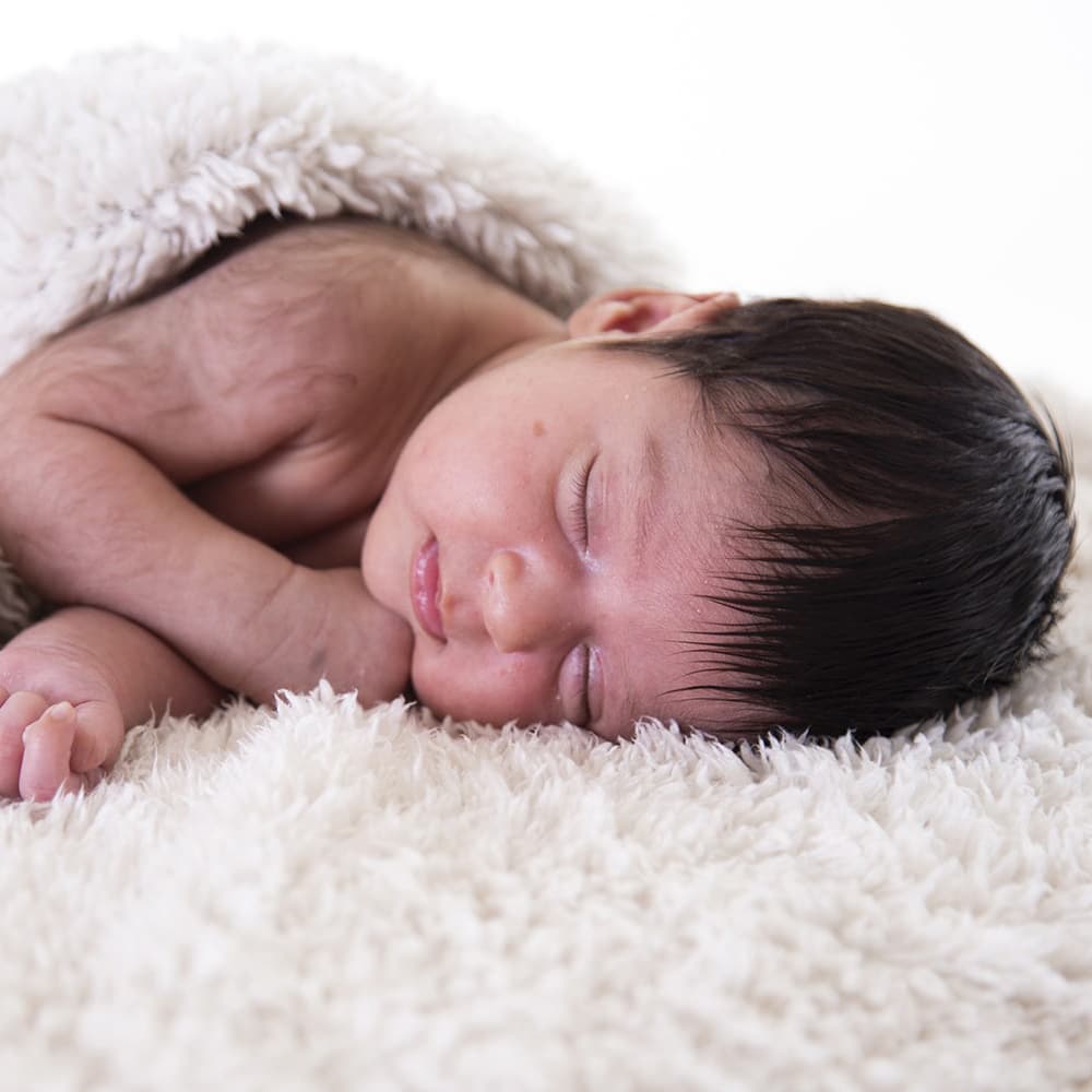 Newbornshoot met geboortekaartje