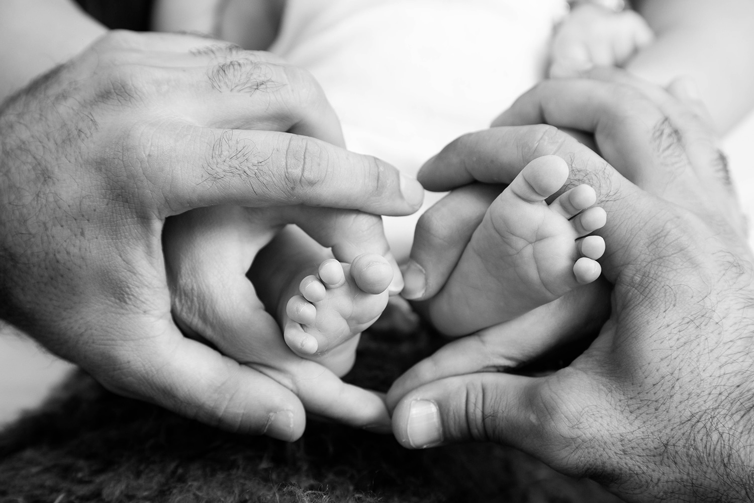 newborn fotograaf zwart wit