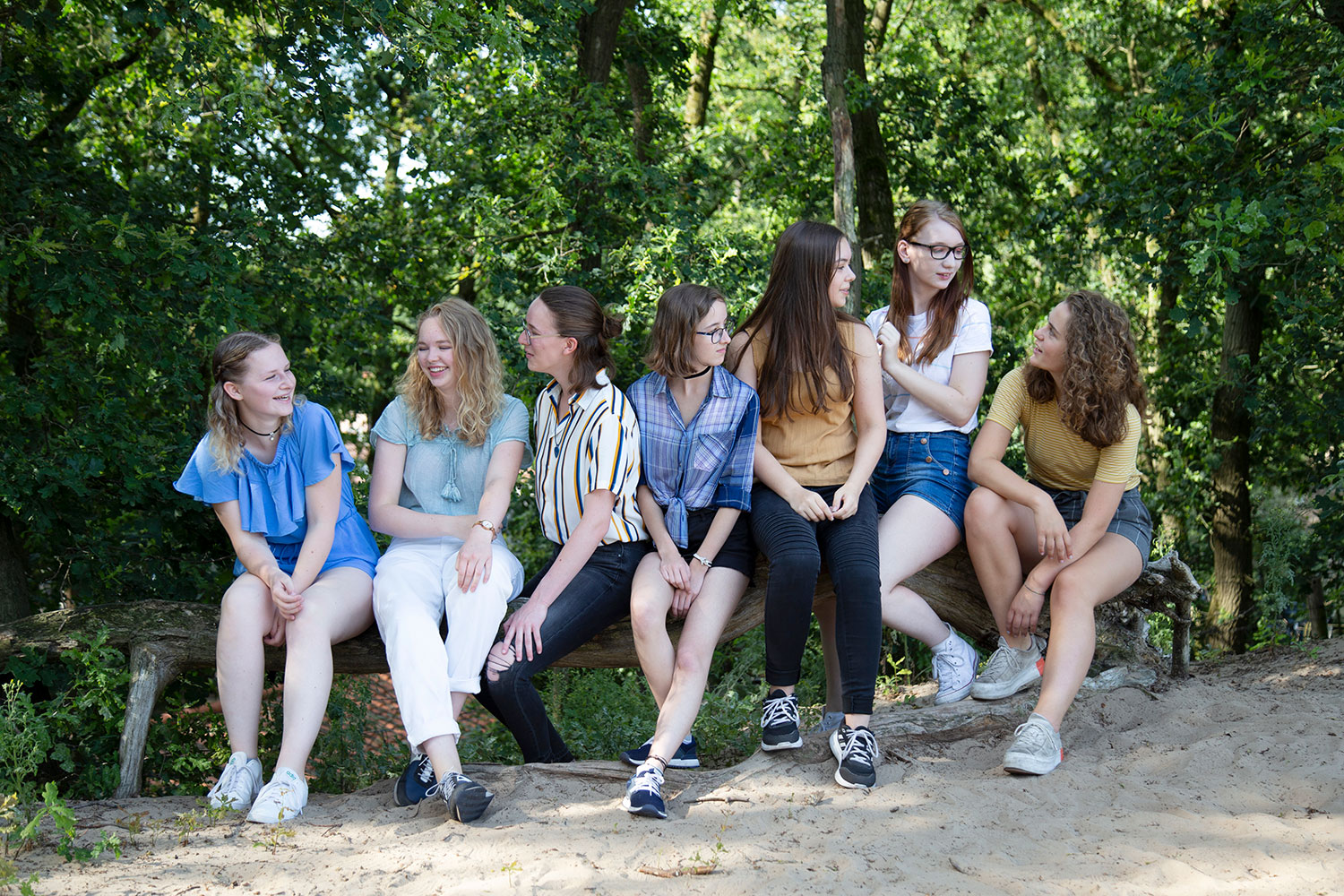 origineel meidenuitje in de natuur