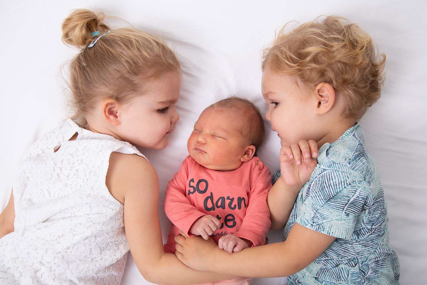 fotoshoot baby met broer en zus