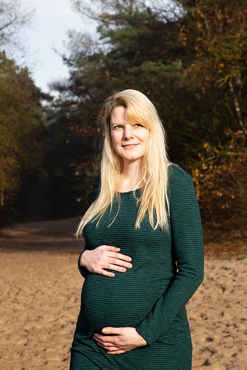 zwangerfotoshoot op zandvlakte in Uden