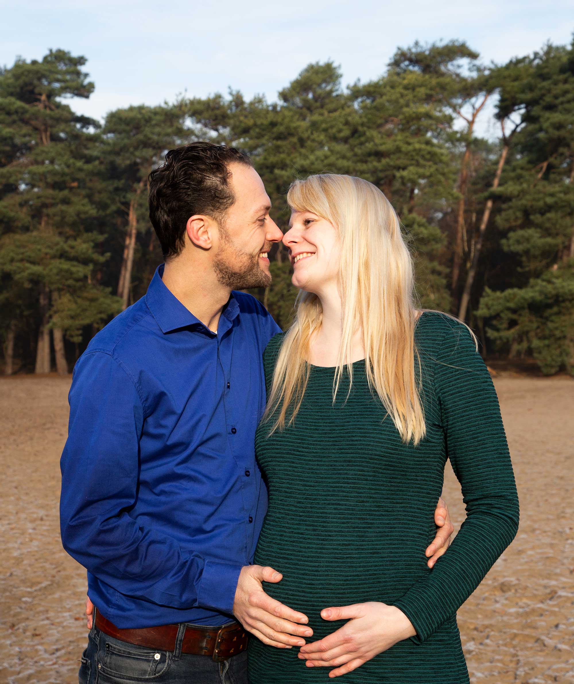 fotoshoot zwangerschap buiten in de natuur