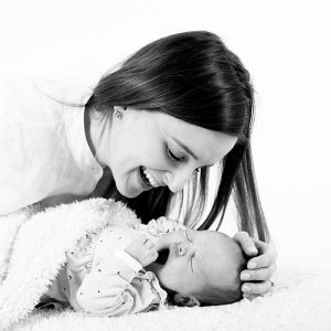 fotoshoot newborn in zwart wit